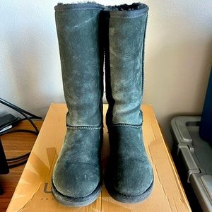 Classic tall black Uggs